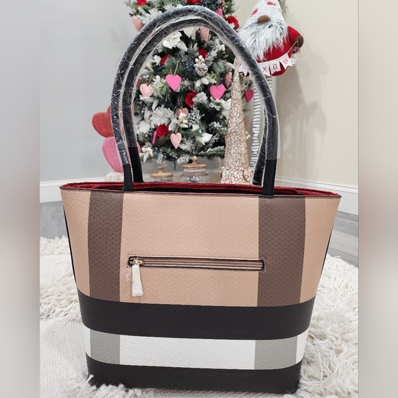 NWT 3 BEAUTIFUL nestled handbags - Picture 10 of 12